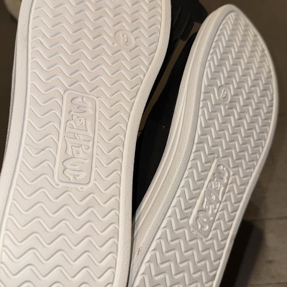 Mad Love sneakers slip on easy‎ comfortable black size 9 NEW multi available - Picture 3 of 4